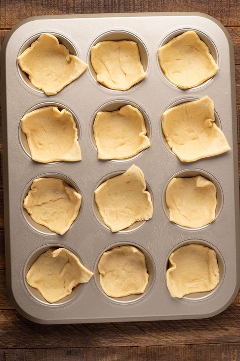 Crescent Roll Cups, Chicken Barbecue Sauce, Crescent Cups, Crescent Roll Breakfast, Easy Crescent Rolls, Crescent Breakfast, Crescent Roll Breakfast Recipes, Eggs In Muffin Tin, Crab Appetizer