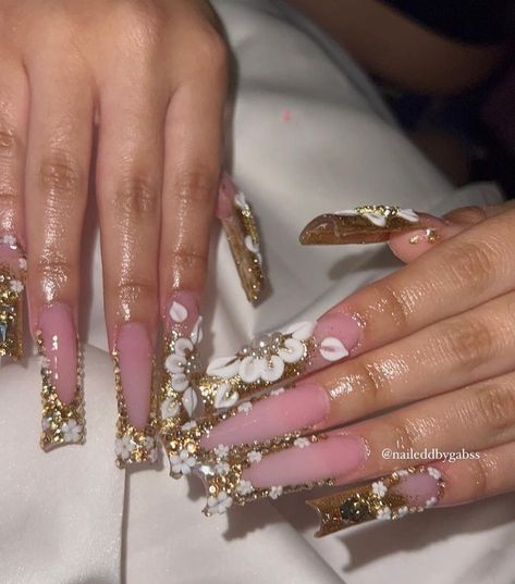 Pink And Gold Long Nails, Extra Bling Nails, Gold Long Nails, Quince Nails, Long Acrylic Nail Designs, Girly Acrylic, Nails Design With Rhinestones, Colored Acrylic Nails, Girly Acrylic Nails