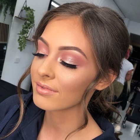 Deb Makeup, Bridal Makeup For Brown Eyes, Rosa Make-up, Pink Eye Makeup Looks, Rose Gold Eye Makeup, Make Up Diy, Make Up Gold, Alat Makeup, Gold Eye Makeup