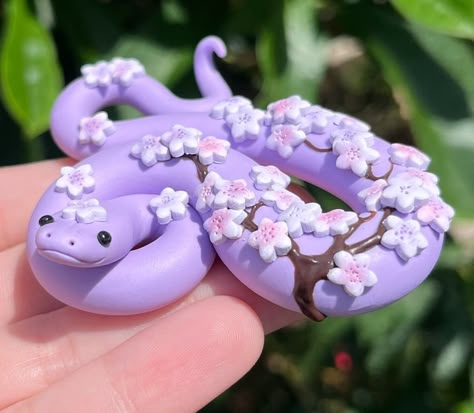 figurines,snake,frog,etsy Cute Clay Snakes, Cute Clay Designs, Snake Clay Art, Air Dry Clay Snake, Small Polymer Clay Ideas, Kawaii Sculpture, Clay Snake Sculpture, Clay Art Ideas Creative, Fun Clay Ideas