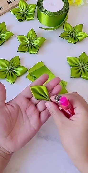 Ribbon Flower Lei Tutorial, Flower Made Out Of Ribbon, Things To Do With Ribbon Crafts, No Sew Ribbon Flowers, How To Make Flower Using Ribbon, Roses Made From Ribbon, Flowers Made With Ribbon, Diy Ribbon Leaves, Ribbons For Gifts