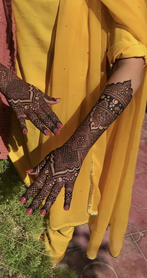 Latest Mehndi Designs Wedding, Wedding Henna Designs, New Bridal Mehndi Designs, Mehndi Designs Bridal Hands, Mehndi Designs For Kids, Very Simple Mehndi Designs, Simple Mehndi Designs Fingers, Stylish Mehndi, Engagement Mehndi Designs