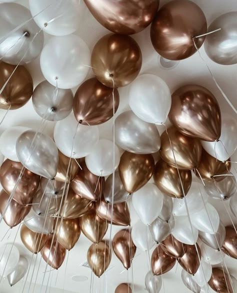 Brown And Gold Balloons, Brown Balloons Aesthetic, Bronze Birthday Decorations, 21st Colour Theme, Bronze Party Decor, Bday Party Color Schemes, Champagne Birthday Aesthetic, 18th Birthday Colour Themes, Birthday Brown Aesthetic