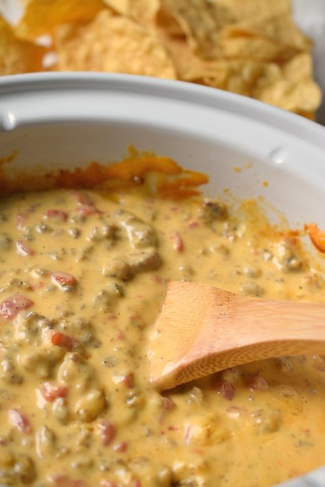 Sausage Queso Dip, Hamburger Dip, Sausage Queso, Sausage Cheese Dip, Slow Cooker Sausage, Sausage Dip, Party Food Dessert, Slow Cooker Desserts, Queso Dip