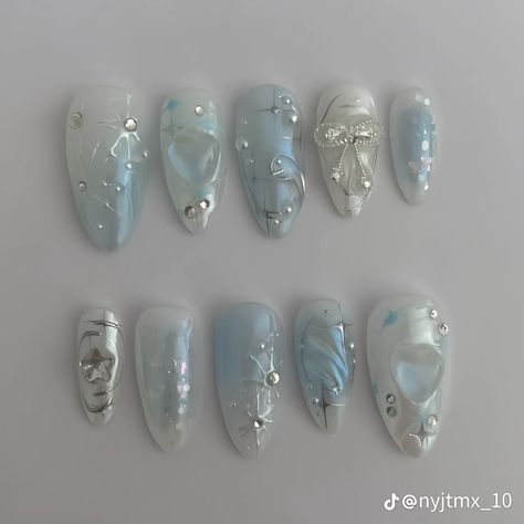 White Nails Nail Art, Nails Inspo Blue And White, Nails Design Blue And White, Cute Nails Blue And White, Nails Inspiration Blue And White, Cute Simple Nails Blue, Newjeans Nails Designs, Nail White And Blue, Blue N White Nails