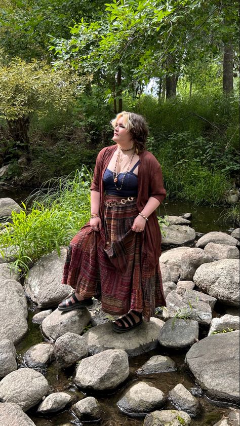 Mid Size Hippie Fashion, Plus Size Spring Fashion 2024, Bohemian Outfits Plus Size, Midsize Hippie Outfits, Midsize Cottagecore Outfits, Long Skirt Outfits Midsize, Whimsigoth Midsize, Midsize Boho Outfits, Midsize Whimsigoth