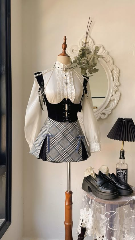 Underbust Corset Outfit, Underbust Dress, Preformance Outfits, Prom Dress Inspiration, Concert Outfits, Really Cute Outfits, Teenage Fashion Outfits, Stage Outfits, Kpop Outfits