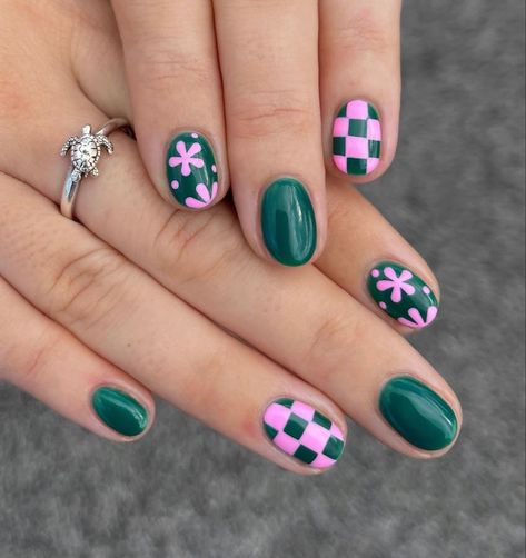 Checkered Nails, Tato Henna, Retro Nails, Cute Gel Nails, Her Nails, Short Nail Designs, Minimalist Nails, Funky Nails, Pretty Acrylic Nails