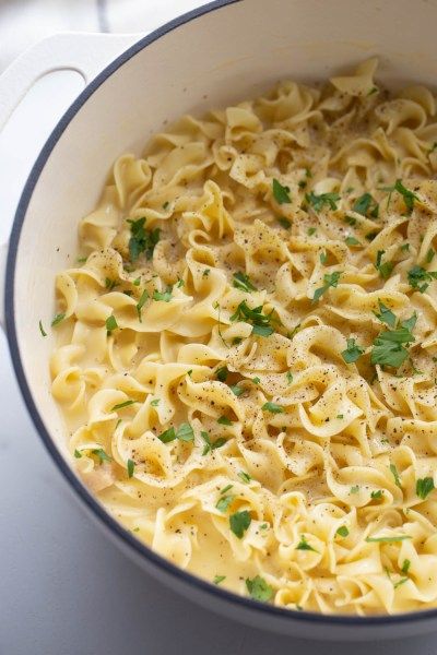 Cafeteria Noodles - The Rockstar Mommy Cafeteria Noodles Recipe, Cafeteria Noodles, Mom So Hard, Famous Food, Buttered Noodles, Dinner Night, Enchilada Recipes, Healthy Side, Pasta Pizza