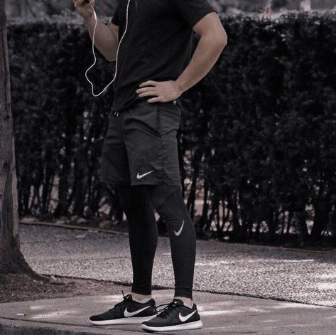 Men Athleisure Outfits Summer, Man Running Aesthetic, Running Aesthetic Men, Gym Outfit Men Style, Mens Gym Outfits, Training Outfit Men, Without Merit, Moda Academia, Mens Workout Pants