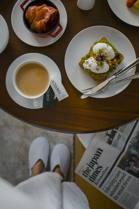 Breakfast Avocado Toast, Foto Hotel, Hotels In Japan, Hotel Content, Hotel In Tokyo, Hotel Staycation, Breakfast Avocado, Tokyo Skyline, Breakfast Photography