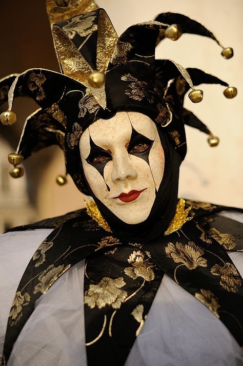 Venice Carnival Costumes Diy, Venice Carnival Aesthetic, Venetian Clown, Venetian Jester, Harlequin Mask, Jester Mask, Jester Costume, Circus Aesthetic, Venetian Carnival Masks