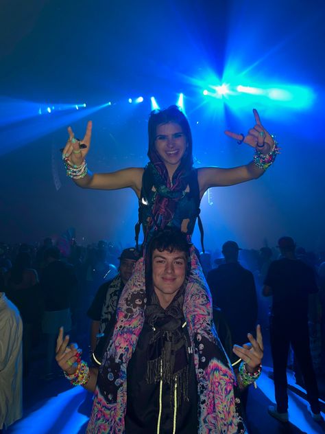 Rave Core Aesthetic, Couples Rave Outfits, Rave Poses, Rave Pics, Rave Pictures, Rave Couple, Rave Bae, Rave Party Outfit, Rave Aesthetic