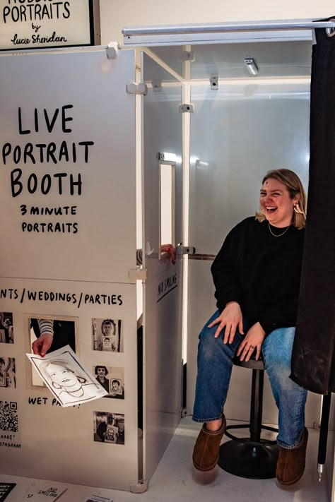 Interactive Stand Exhibition, Photo Booth Portraits, Booth Event Ideas, Creative Trade Show Booth Design, Booth Activation Ideas, Event Ideas Creative Business, Interactive Event Activations, Fun Marketing Ideas, Interactive Booth Ideas