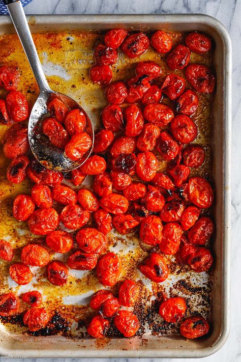 Oven-Roasted Tomatoes - #tomato #recipe #eatwell101 - Roasted tomatoes are so amazing and you'll want to put them on almost anything. This oven-roasted tomato recipe uses only 4 ingredients and 5 minutes of prep! - #recipe by #eatwell101® Roasted Tomato Recipes, Cherry Tomatoes Recipe, Roasted Grape Tomatoes, Tomato Toast, Chicken Pesto Recipes, Oven Roasted Tomatoes, Pesto Recipes, Food Dolls, Tomatoes Recipe