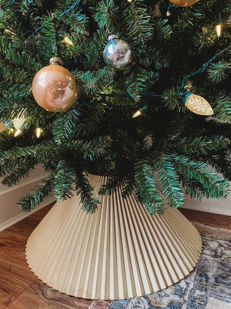 How to Make a Christmas Tree Collar out of a Lamp Shade | The Rural Legend Lamp Shade Tree Collar, Christmas Tree Base Ideas Diy, Christmas Tree Base Ideas, Tree Collar Ideas, Dining Room Christmas Tree, Diy Tree Collar, Diy Christmas Tree Collar, Xmas Ornaments Diy, Tree Collar Christmas