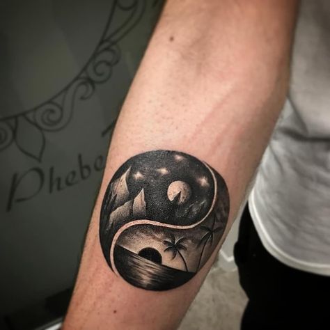 Yin Yang Cover Up Tattoo, Ying Yang Cover Up Tattoo, Yin Yang Traditional Tattoo, Traditional Ying Yang Tattoo, Unique Ying Yang Tattoo, Duality Tattoo Ideas, Duality Tattoo, Big Cover Up Tattoos, Circular Tattoo Designs