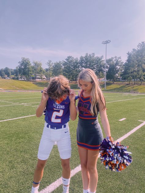 Cheer And Football Couples, Cheerleader And Football Player Couple, Football And Cheerleader Couples, Football Cheerleader Couple, Football Relationship Goals, Cute Couples Football, Matching Couples Outfits, Couples Things To Do, Football Couples