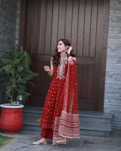 Punjabi Outfit Indian, Maya Ali, Eid Outfits, Desi Outfits, Salwar Kamiz, Traditional Indian Outfits, Kurti Designs Party Wear, Kendall Jenner Outfits, Ethnic Outfits