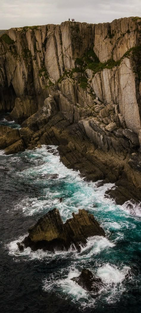 Ocean Cliffs Aesthetic, Cliff With Water, Ocean Rocks Aesthetic, Cliff In Forest, Cliff Overlooking Ocean, Ocean Cliff Painting, Cliffside Aesthetic, Cliff Drawing Reference, Ocean Cliff Aesthetic