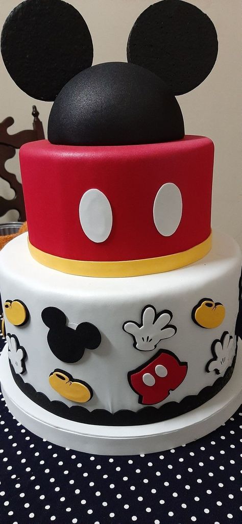 Bolo Do Mickey Mouse, Shopping Cake, Pretty Cake Ideas, Simple Cake Design, Mickey Birthday Cakes, Mickey Mouse Cakes, Γενέθλια Mickey Mouse, Mickey Mouse Birthday Decorations, Mickey First Birthday