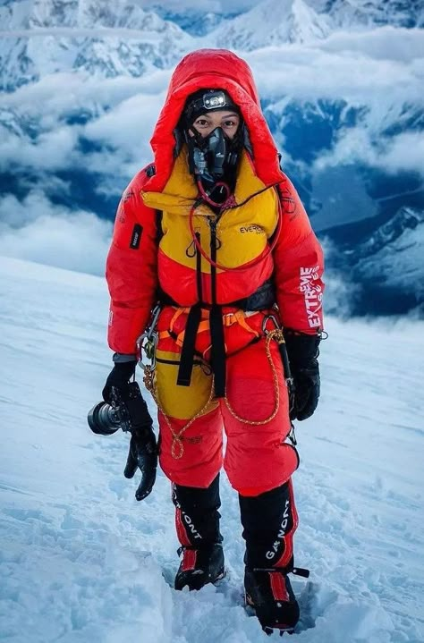 Mountain Climbing Outfit, Apocalypse Vibes, Mountain Climbing Gear, Outdoor Fits, Puffy Clothes, Climbing Outfits, Mountain Rescue, Snow Outfits, Nuclear Winter