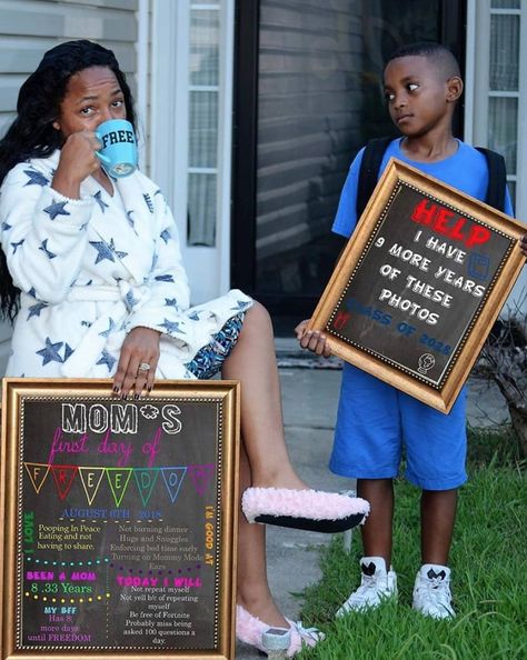 17 First-Day-of-School Photos That Perfectly Capture the Way Kids Feel About School Funny Back To School Pictures, Back To School Photo Ideas, 1st Day Of School Pictures, School Props, Citation Parents, Kids Go To School, School Photo Ideas, School Traditions, First Day Of School Pictures