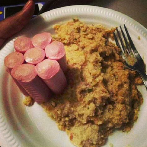 Vienna sausage tower with cornbread dressing Bad Thanksgiving Food, Bad Cooking, Disgusting Food, Vienna Sausage, Worst Cooks, Thanksgiving Plates, Canned Fruits, Gross Food, Cornbread Dressing