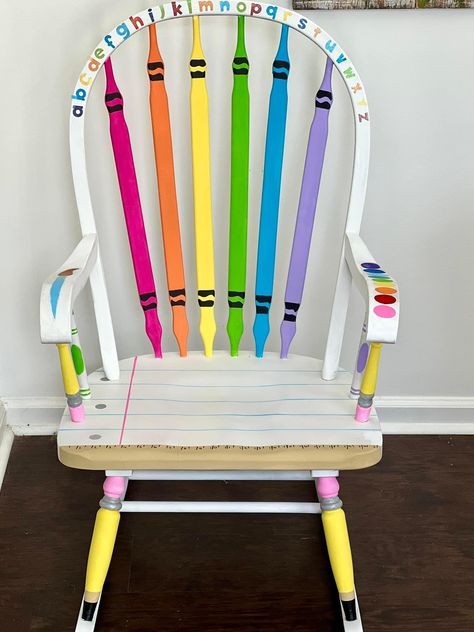 Diy Teacher Chair, Rocking Chair For Teacher, Teacher Painted Chair, Teacher Rocking Chair Painted Diy, Teacher Rocking Chairs, Kindergarten Classroom Design, Teacher Chairs, Kindergarten Graduation Party, Handmade Teacher Gifts