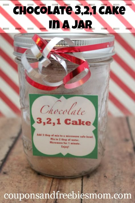 Chocolate 3,2,1 Cake In A Jar {Super Easy + Inexpensive Gift Idea}! Gifts In A Jar are always popular and fun to give to friends, family and those who provide you a service throughout the year.  This holiday season grab two simple ingredients that you likely can get for super cheap or free using coupons and create this Chocolate 3, 2, 1 Cake In A Jar.  You can't find a simpler gift item than this one to create and give away!  Mason Jars are always popular for gifting but you can also find a lot 321 Cake, Cake Mix In A Jar, 3 2 1 Cake, Mason Jar Cakes, Mix In A Jar, Cake In A Jar, Gifts In A Jar, Mason Jar Meals, Mug Recipes