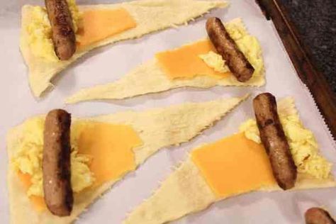 Sausage, Egg & Cheese Crescent Rolls Simple To Go Breakfast Ideas, Easy Handheld Breakfast Ideas, Dinner Idea With Eggs, Easy Recipes To Reheat, Sausage And Eggs Breakfast Sandwich, What To Make For Brunch Party, Corsant Recipes, House Guest Meal Ideas, Best Breakfast For Dinner Ideas