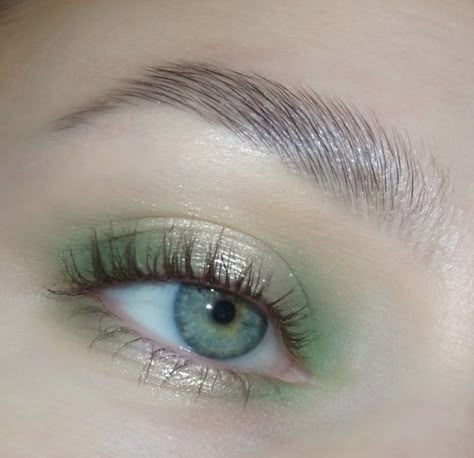 Hoco Makeup For Hazel Eyes, Minimalist Green Eye Makeup, Like Green Eye Makeup, Jade Green Makeup, Green Eyeshadow Easy, Green Makeup Looks Blue Eyes, Green Halloween Eye Makeup, Green Highlight Makeup, Cute Green Eye Makeup