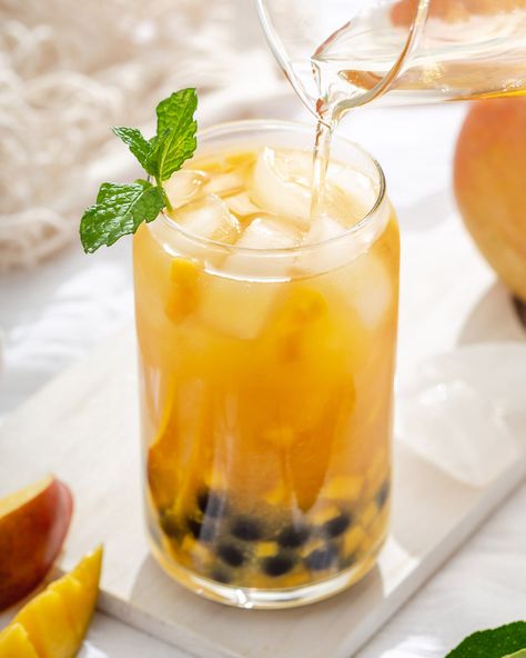 Iced Mango Green Tea, Mango Fruit Tea Boba, Mango Tea Boba, Mango Green Tea Boba, Green Tea Bubble Tea, Green Tea Boba Recipe, Mango Boba Tea Recipe, Vegan Tea Recipes, Fruit Tea Boba