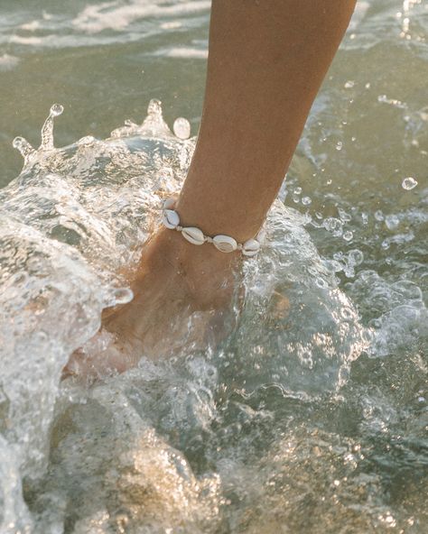 a love letter to mother ocean🌊🐚🫶🏼 beach girls staple # 1: Puka Shell Anklets! Both trendy & timeless, keeping you grounded to the ocean at all times🤍 Photography Ideas Beach, Jewelry Photography Ideas, Puka Shell, Jewelry Photography, Ocean Beach, Love Letters, Photography Ideas, Anklets, The Ocean