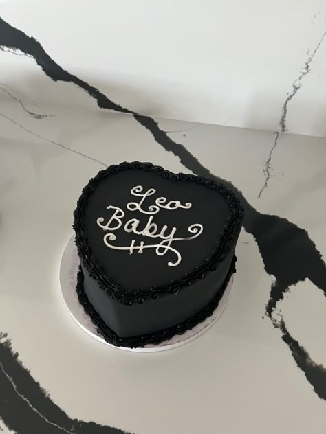 Birthday Cake Heart, Outfit Cumpleaños, 27th Birthday Cake, 26 Birthday Cake, Leo Szn, 19th Birthday Cakes, Heart Birthday Cake, Cake For Him, 20 Birthday Cake