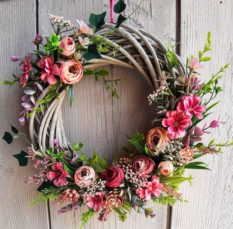 Dekoratívne Vence, Spring Flower Wreath, Floral Door Wreaths, Spring Floral Wreath, Easter Spring Wreath, Diy Spring Wreath, Door Wreaths Diy, Summer Door Wreaths, Spring Door Wreaths