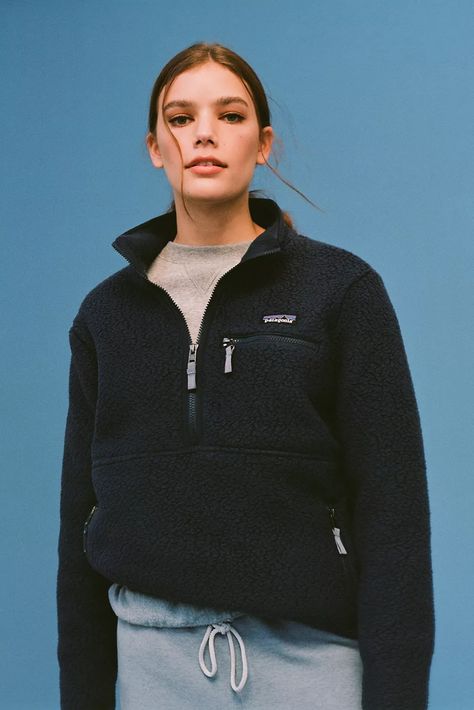 Fleece Outfit Women, Fleece Pullover Outfit, Patagonia Retro Pile Fleece, Fleece Jacket Outfit, Patagonia Retro Pile, Nike Air Force 1 Sage Low, Patagonia Retro, Patagonia Fleece Pullover, Patagonia Outfit