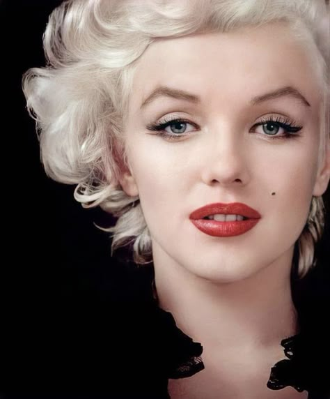 Aesthetic Pictures Wallpaper, Drawing Subjects, Marilyn Monroe Makeup, Marilyn Monroe Hair, Klasik Hollywood, Marilyn Monroe Photography, Marilyn Monroe Artwork, Marilyn Monroe Dress, Marilyn Monroe Portrait