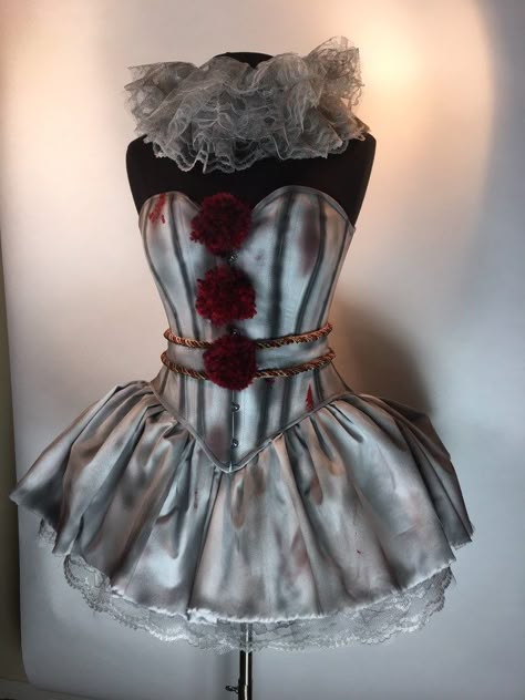 Pennywise Halloween Costume, Pennywise Costume, Halloween Costumes Women Scary, Pennywise Halloween, Clown Costume Women, Clown Halloween Costumes, Horror Halloween Costumes, Clown Halloween, Halloween Coustumes