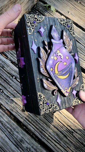 Witches Box Ideas, Witch Boxes Ideas, Magical Box Art, Crystal Box Painting Ideas, Tarot Card Box Diy, Witch Boxes Diy, Crystal Box Ideas, Painted Wood Box Ideas, Magic Box Ideas