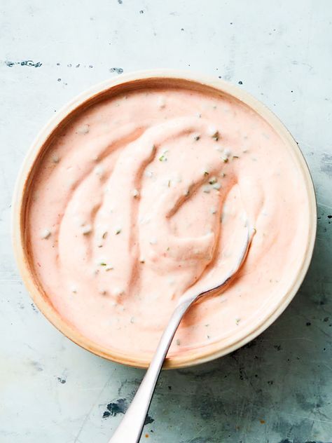 Creamy Greek Yogurt Buffalo Sauce - Evergreen Kitchen Greek Yogurt Spicy Sauce, Healthy Chip Dip, Yogurt Sauces, Protein Greek Yogurt, Evergreen Kitchen, Buffalo Chicken Sauce, Greek Yogurt Sauce, Nara Smith, Zesty Salad