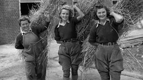 Mona K McLeod was just 17 years old when she joined the Women's Land Army. Women's Land Army, Ww2 Women, Dig For Victory, Farm Work, Food Supplies, Land Girls, Army Girl, Memorial Garden, British History