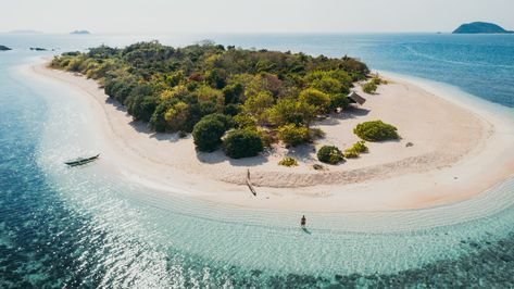 The most beautiful spots across the South-East Asian archipelago. Carribean Sea, Best Islands To Visit, Philippines Beaches, Beach Travel Destinations, Philippine Islands, Eerie Places, Azores Islands, Island Homes, Virgin Island