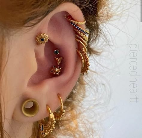 Interesting Ear Piercings, Small Stretched Ears Aesthetic, Coin Slot Piercing, Stretched Ears Aesthetic, Curated Piercings, Ear Styling, Ear Curation, Stacked Rings, Cool Ear Piercings