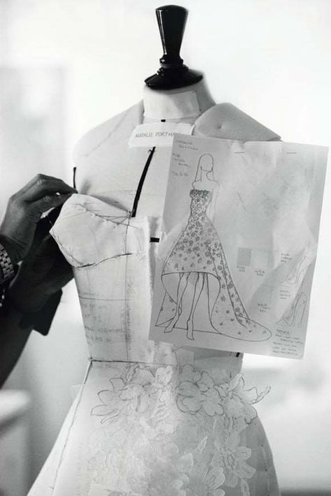 Fashion Fotografie, Dior Atelier, Fashion Dream Job, Fashion Designer Studio, Runaway Bride, Dior Haute Couture, Couture Mode, Fashion Marketing, Couture Details