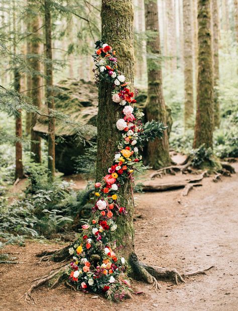 Enchanted Forest Wedding, Woodsy Wedding, Boho Wedding Inspiration, How To Wrap Flowers, Flowers And Greenery, Aisle Decor, Deco Floral, Tree Wedding, Outdoor Wedding Ceremony