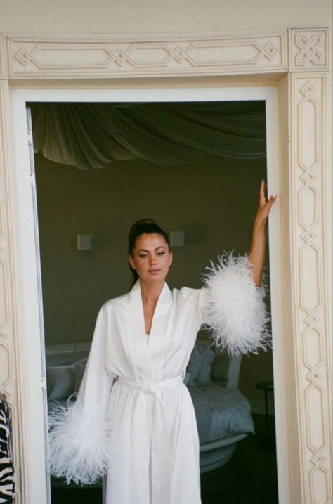 Kimono With Feathers, Bridal Night Dress, White Feather Robe Bride, White Feather Robe, Silk Robe With Feathers, Ostrich Feather Robe, Feather Robe Photoshoot, Silk Dressing Gown Aesthetic, White Dressing Gown