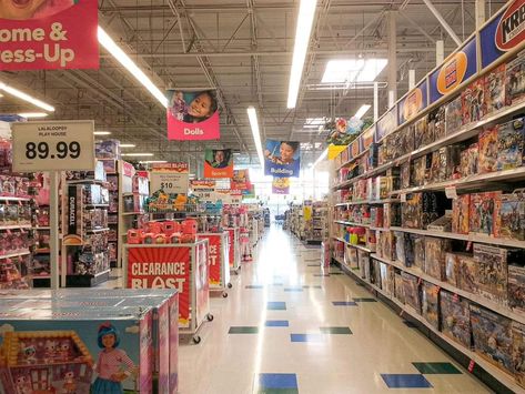 Shopping at Toys "R" Us in the 2000s Toys R Us Aesthetic, Toys R Us Nostalgia, Kids Nostalgia, 2000 Toys, 2000s Toys, 2010s Nostalgia, Lalaloopsy Dolls, Instagram Shopping, Doll Play