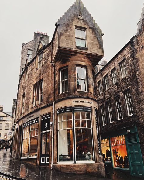 We Love Edinburgh 💙 on Instagram: “▪ The Milkman is an independent speciality coffee shop in the heart of Edinburgh’s Old Town; the perfect place to relax and escape from the…” Scotland Illustration, Spotify Playlist Photos, Book Coffee Shop, Old Town Restaurant, Coffee Mood Board, Modern Hogwarts, Old Town Edinburgh, Dream Life Manifestation, The Milkman