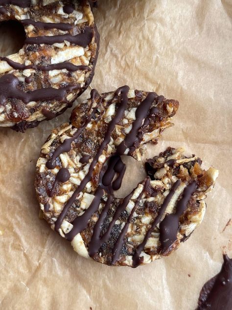 3 Ingredient Samoas (NO Bake) 3 Ingredient Samoas, Protein Cookie Dough Balls, Savory Dessert, Protein Cookie Dough, Protein Brownies, Single Serving Recipes, Protein Cookies, Gluten Free Sweets, Chocolate Baking